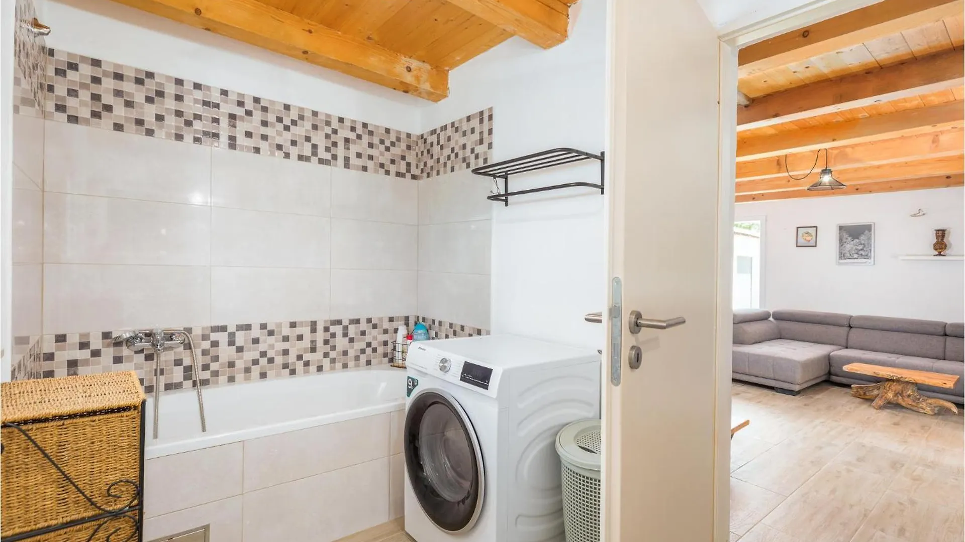 Beautiful Home In Krnicari With Wifi Pifari